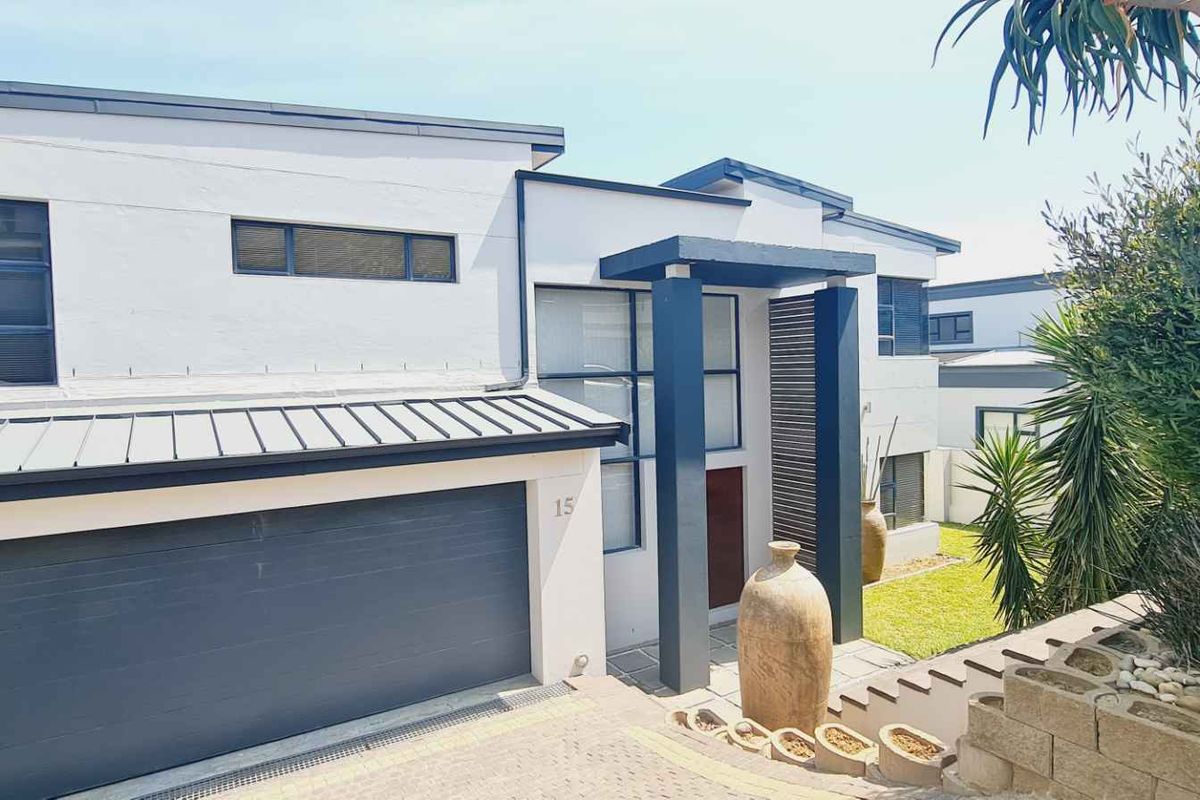 Elevated Luxury Living in Baronetcy Estate — A Spectacular 5-Bedroom Residence with Uninterrupted Table Mountain Views - Photo 2