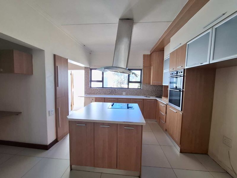 A Grand Opportunity Awaits – Restore, Renovate, Reimagine - Photo 6