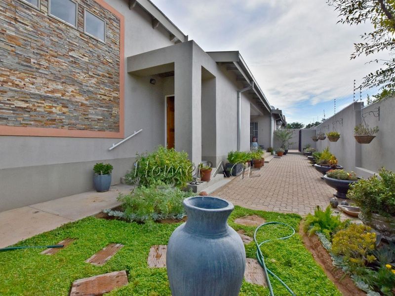 Otjiwarongo, Ext 5, BEAUTIFUL Townhouse is for Sale - Photo 3