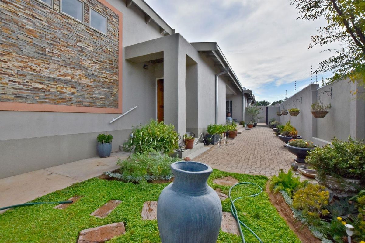 Otjiwarongo, Ext 5, BEAUTIFUL Townhouse is for Sale - Photo 3