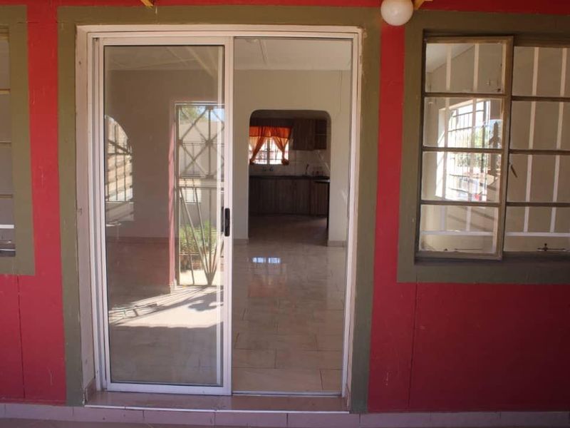 Three bedrooms house for sale in Outjo,  Selling Price N$1200000 (cost included), erf size 795 sqm - Photo 9