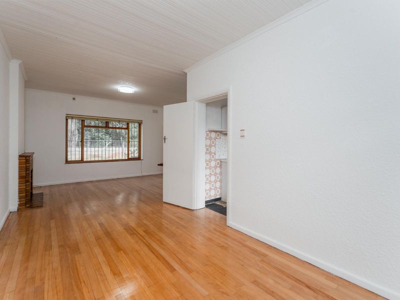 Charming Corner-Plot Home Opposite Royal Cape Golf Course - Photo 9