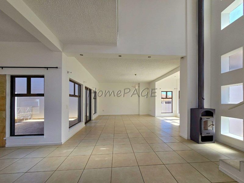 Long Beach Ext 1, Walvis Bay.  Attractive Double Storey 4 Bedr Corner home is for Sale - Photo 9