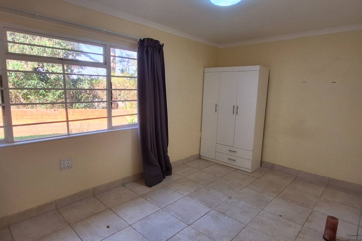 2 Bed Garden Flatlet including water - Crestview - Photo 4