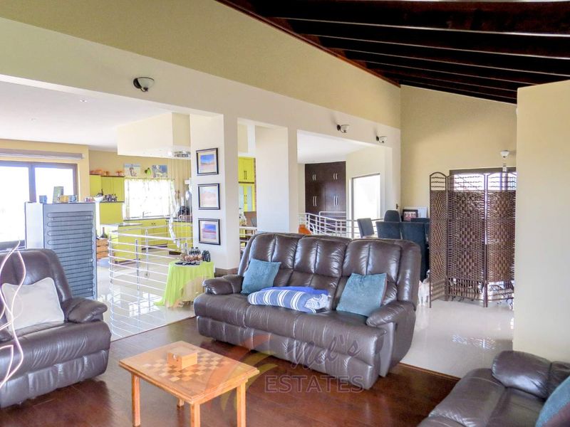 Spacious Family Home For Sale in Vogelstrand, Swakopmund - Photo 4