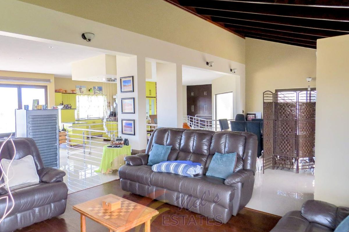 Spacious Family Home For Sale in Vogelstrand, Swakopmund - Photo 4