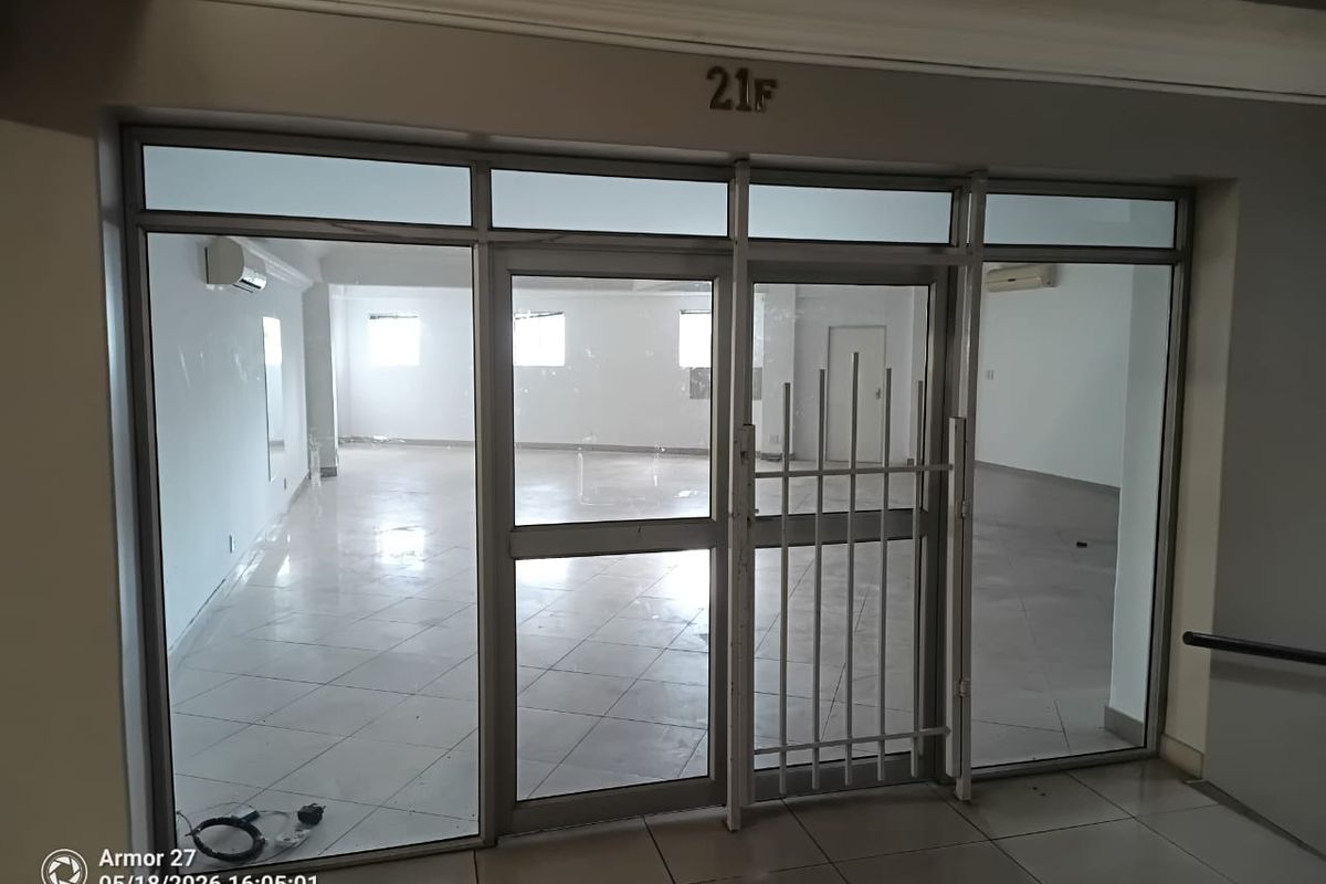 Office/Retail to rent - Southern Industrial - Photo 2