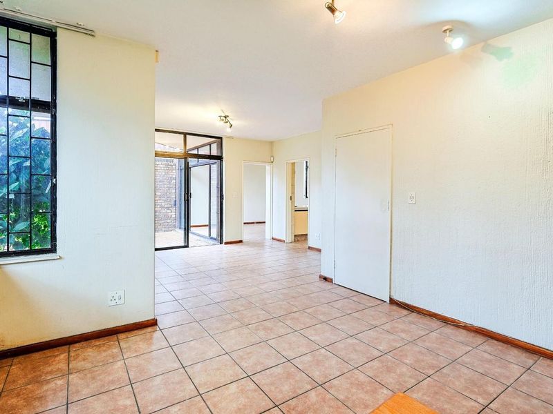 If homes could speak, this one would say: Life is Sweet. - Photo 10