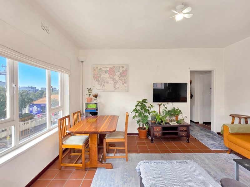 Spacious North Facing Apartment in a Prime Location - Photo 3