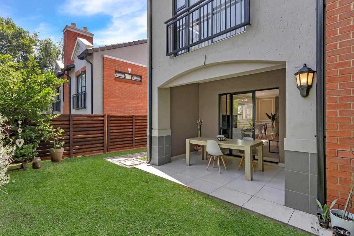 2 BEDROOM MODERN TOWNHOUSE FOR SALE IN BRYANSTON - Photo 2