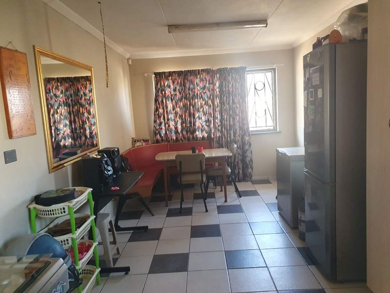 Family Home close to Duneside School and Dunes Mall - Photo 3