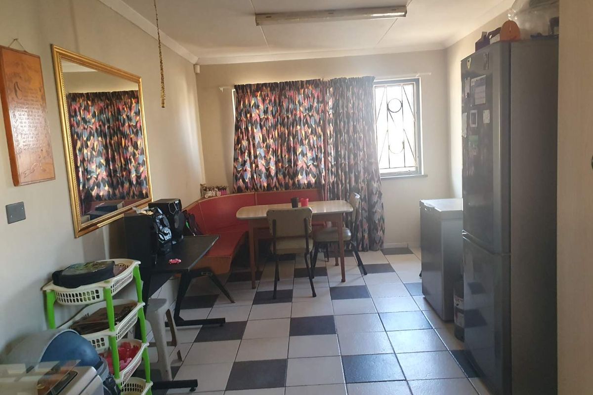 Family Home close to Duneside School and Dunes Mall - Photo 3