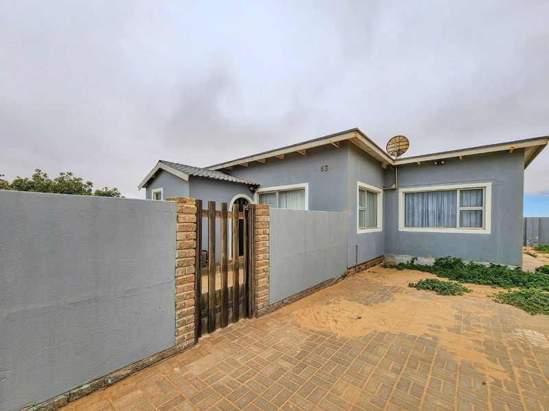 Ext 3, Henties:  Starter home on Omaruru Street is for Sale - Photo 2