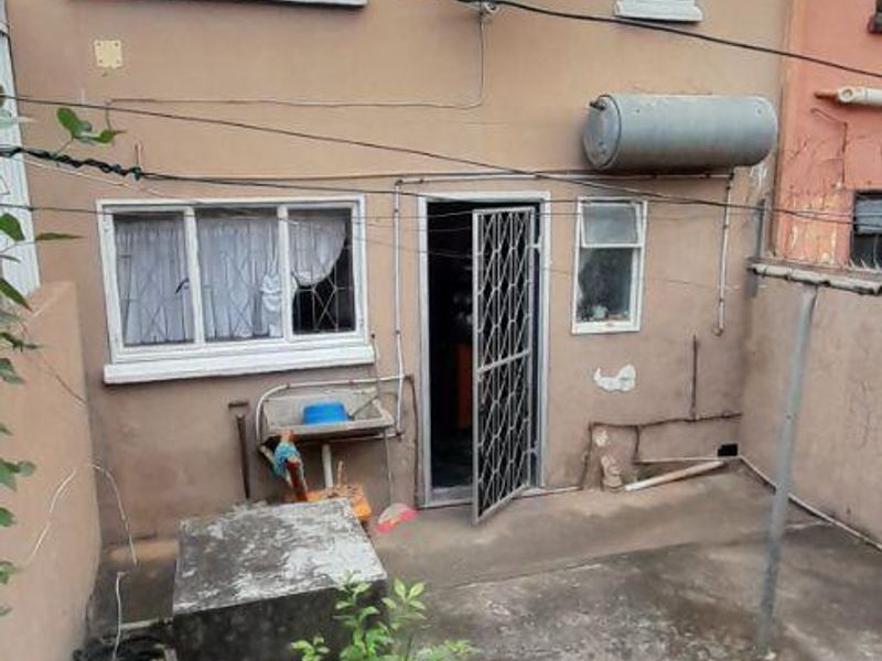 Charming 2-Bedroom Duplex for Sale in Westham, Phoenix - Photo 2