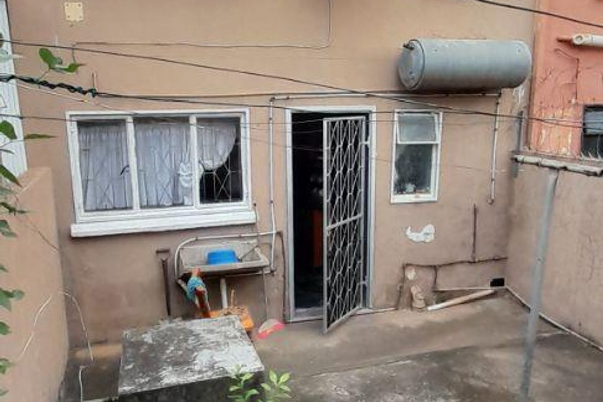 Charming 2-Bedroom Duplex for Sale in Westham, Phoenix - Photo 2