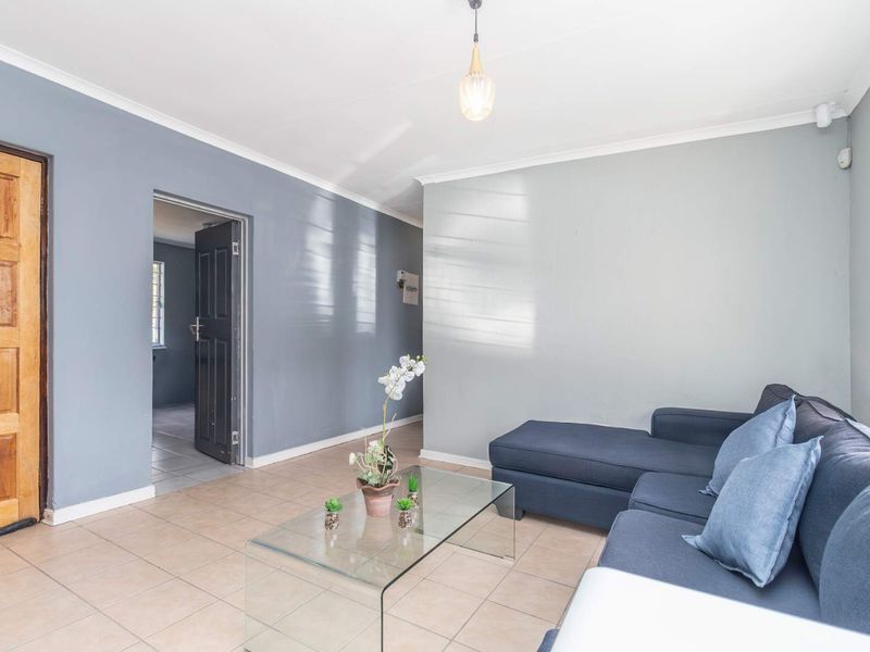 6 Bedroom House for Sale in Bloubosrand - Photo 7