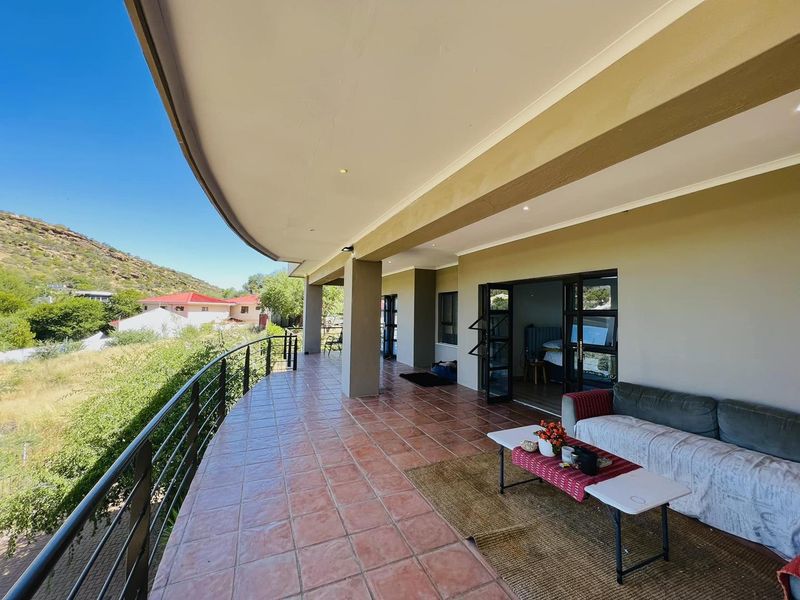 4 Bedroom House For Sale in Ludwigsdorf - Photo 2