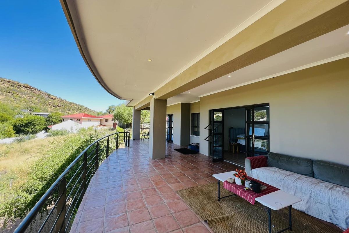 4 Bedroom House For Sale in Ludwigsdorf - Photo 2