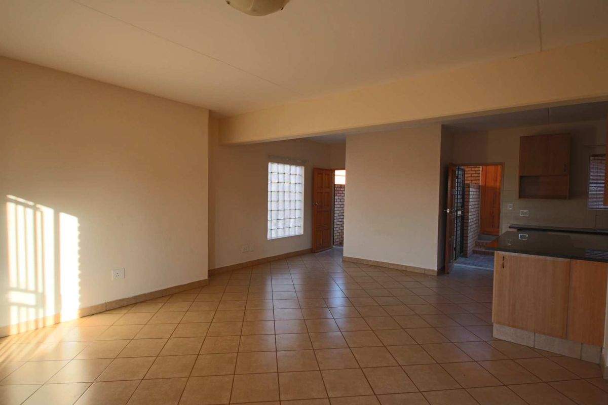 Spacious & Modern Montana Duplex - Nathan Park: 3 Beds, 2.5 Baths, Stunning Finishes - Photo 4