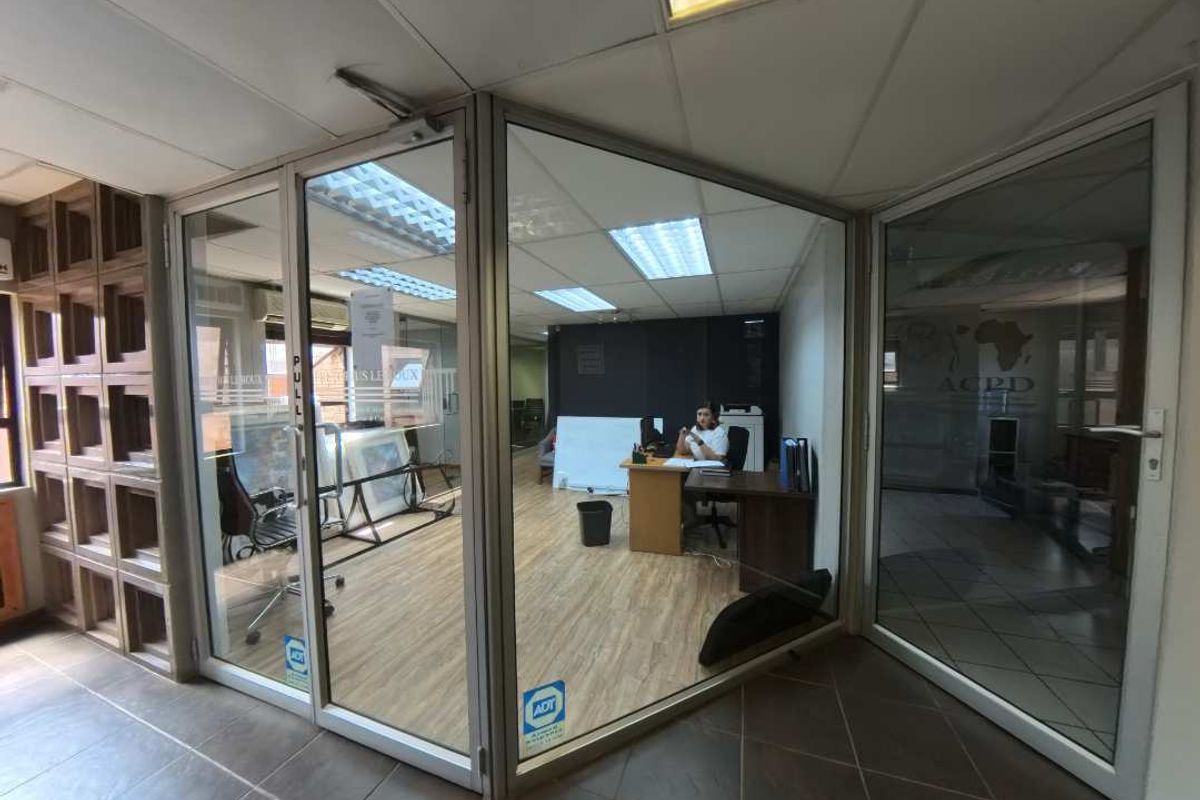 PRIME OFFICES TO RENT AND SITUATED AT 339 HILDA STREET FOR ONLY R 64 500 PER MONTH. - Photo 3
