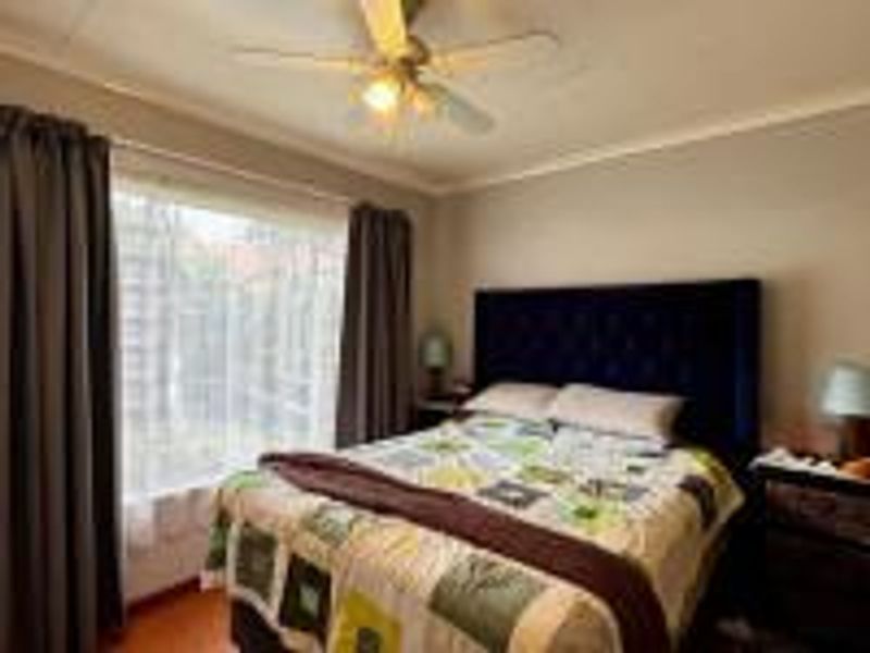 Fabulous Three bedroom House for  in Die Wilgers - Photo 8