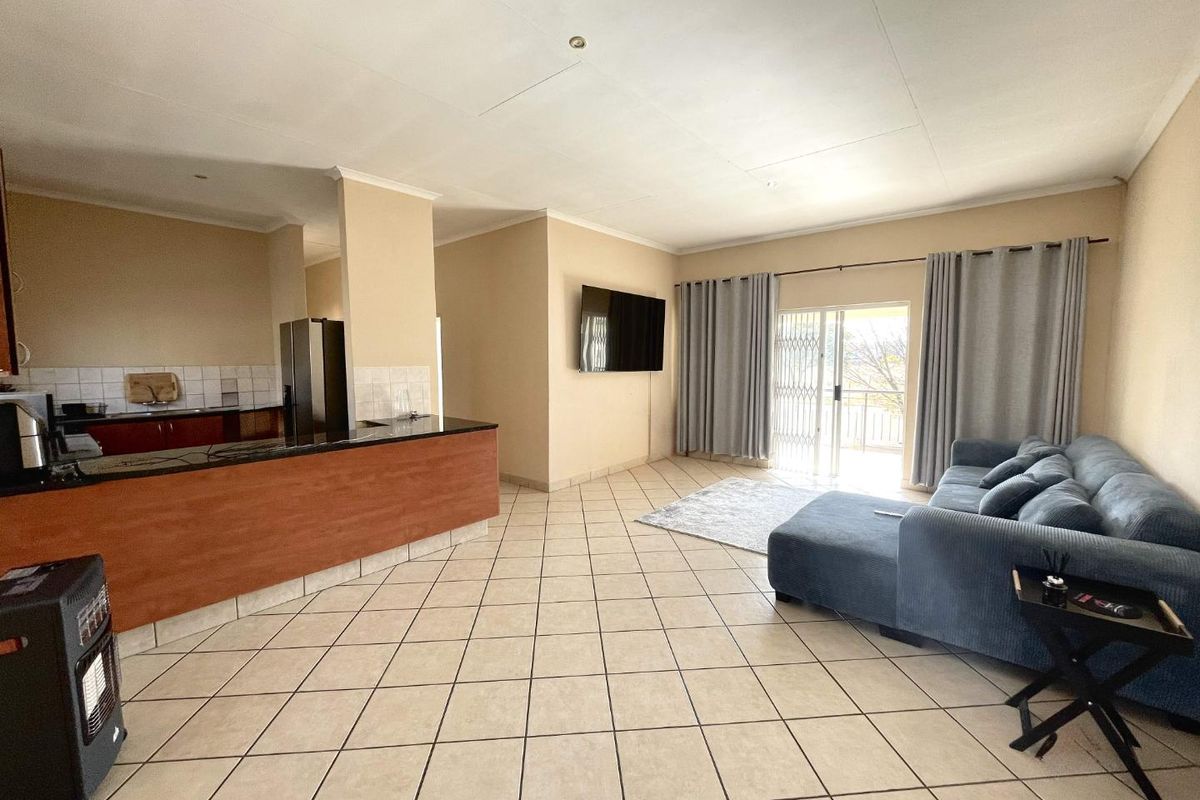 Spacious living, Prime location, Exceptional investment potential. No transfer Duty - Photo 2