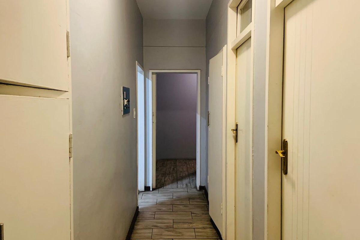 Affordable Shared Living: Spacious Room in 3-Bedroom Apartment - Photo 4