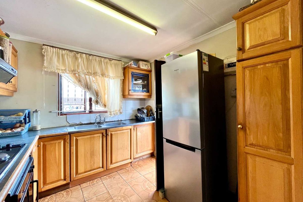 Welcome to Southgate – central living at its best! - Photo 3