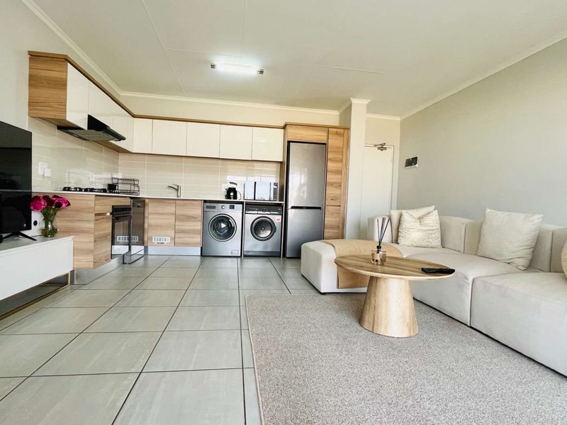 Immaculate 1 Bedroom modern apartment for sale in Waterfall - Photo 4