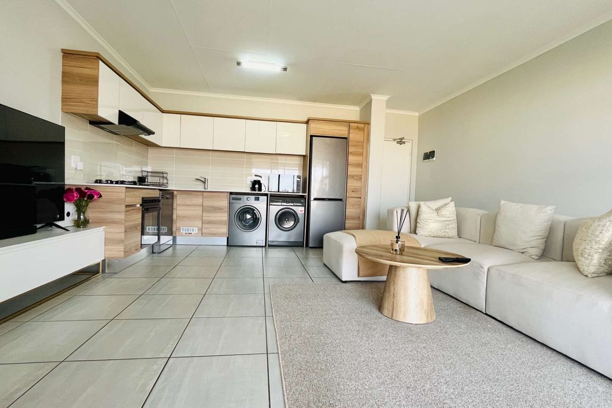 Immaculate 1 Bedroom modern apartment for sale in Waterfall - Photo 4