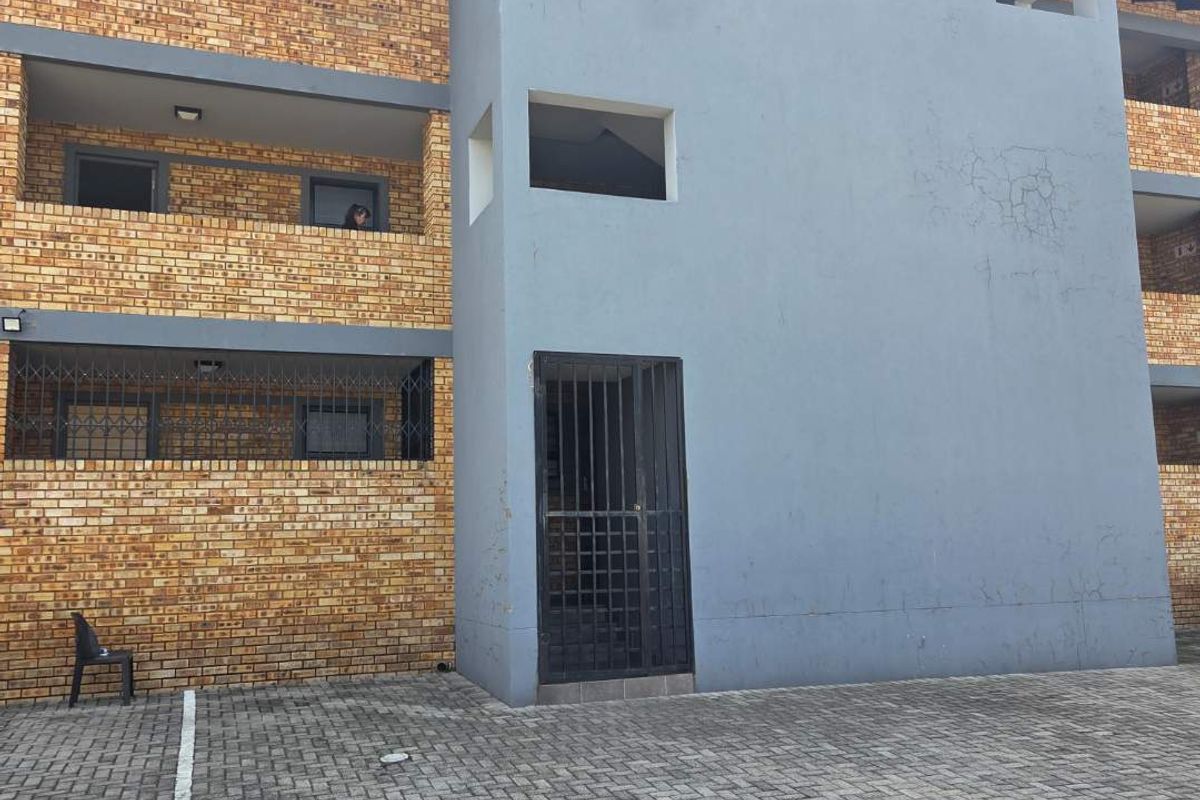 3 BEDROOM MODERN APARTMENT IN ALBERTON NORTH - Photo 4