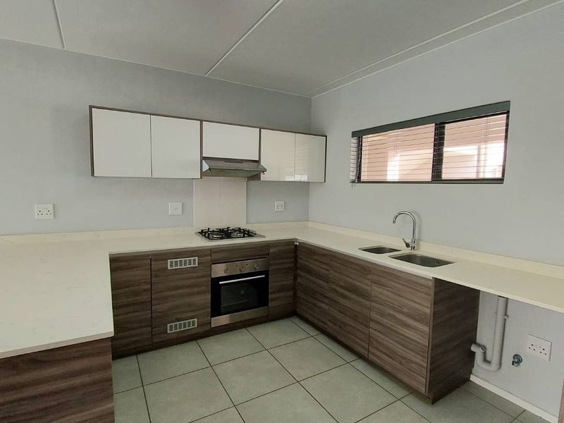 Neat Ground Floor Unit Available! - Photo 4