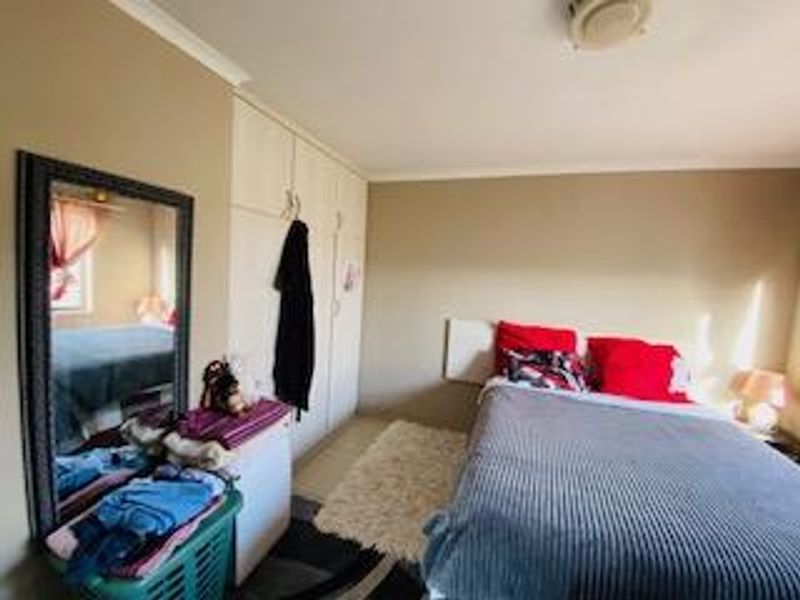 Exceptional Multi-Unit Property with Two Main Homes, Flats & Multiple Garages – Walvis Bay, Namibia - Photo 8