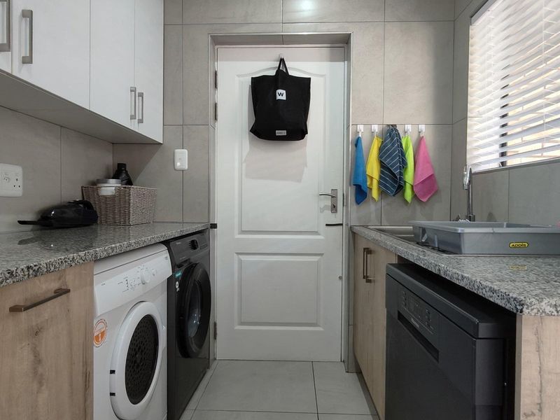 Single Level 3 Bedroom Duet Home For Sale in Island View, Mossel Bay - Photo 6