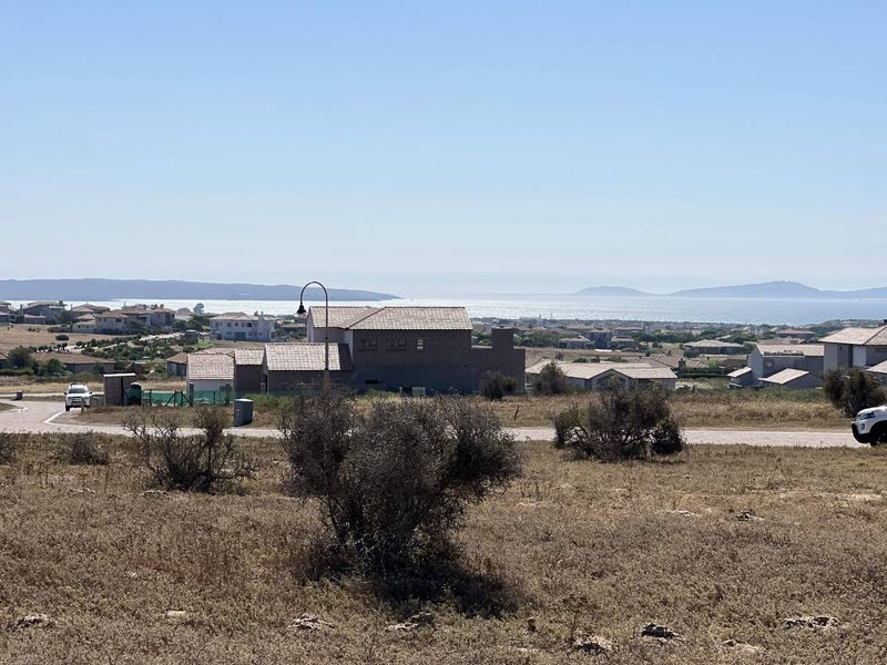 Elevated Lagoon-Views in Lifestyle Estate - Photo 9