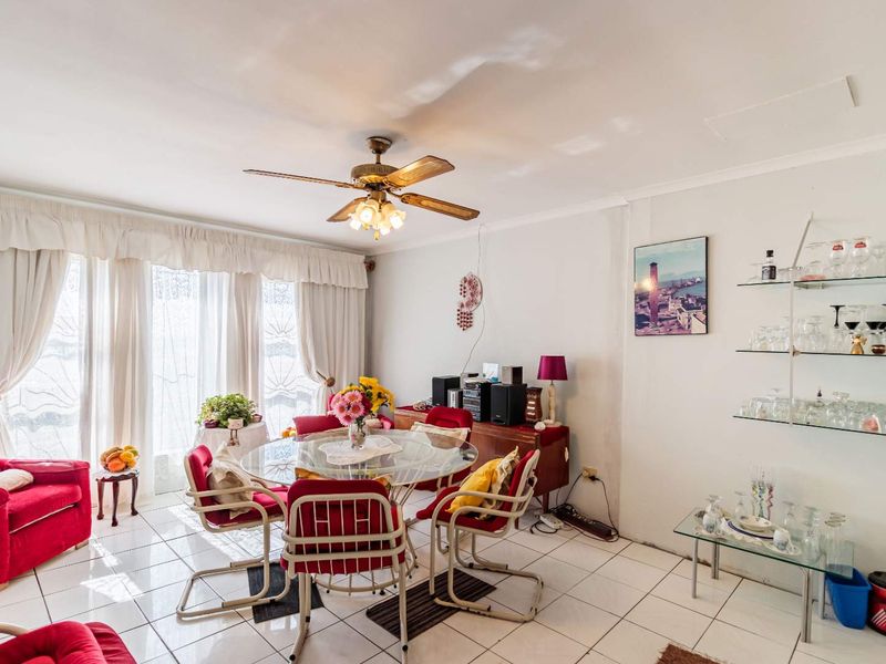 BEAUTIFUL MAINTAINED FAMILY HOME - Photo 6