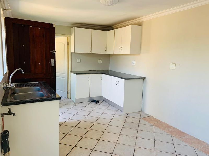 Charming 1 Bedroom Garden Cottage - Photo 4
