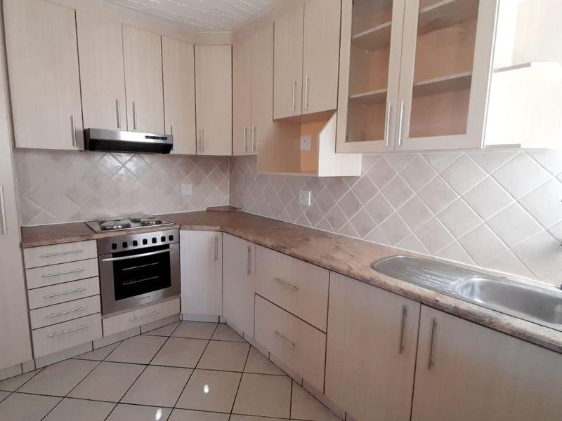 North facing corner unit, all on one level and well maintained with lovely views - Photo 2