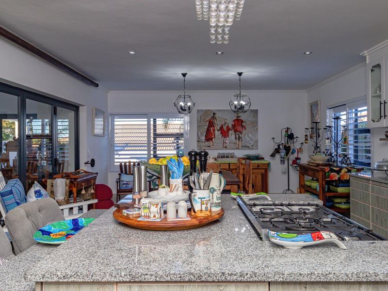 Entertainer’s paradise with heated pool & firepit - Photo 8