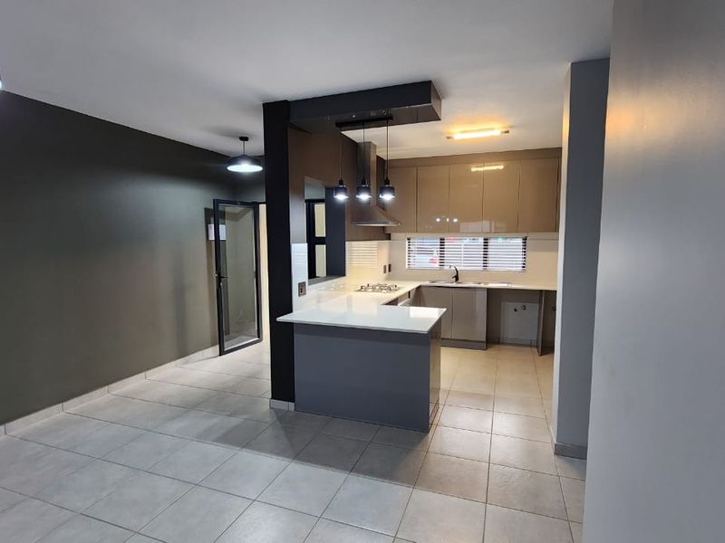 Catch it if you can ! – Stunning 3-Bedroom Townhouse to rent in Waterval East, Rustenburg - Photo 6