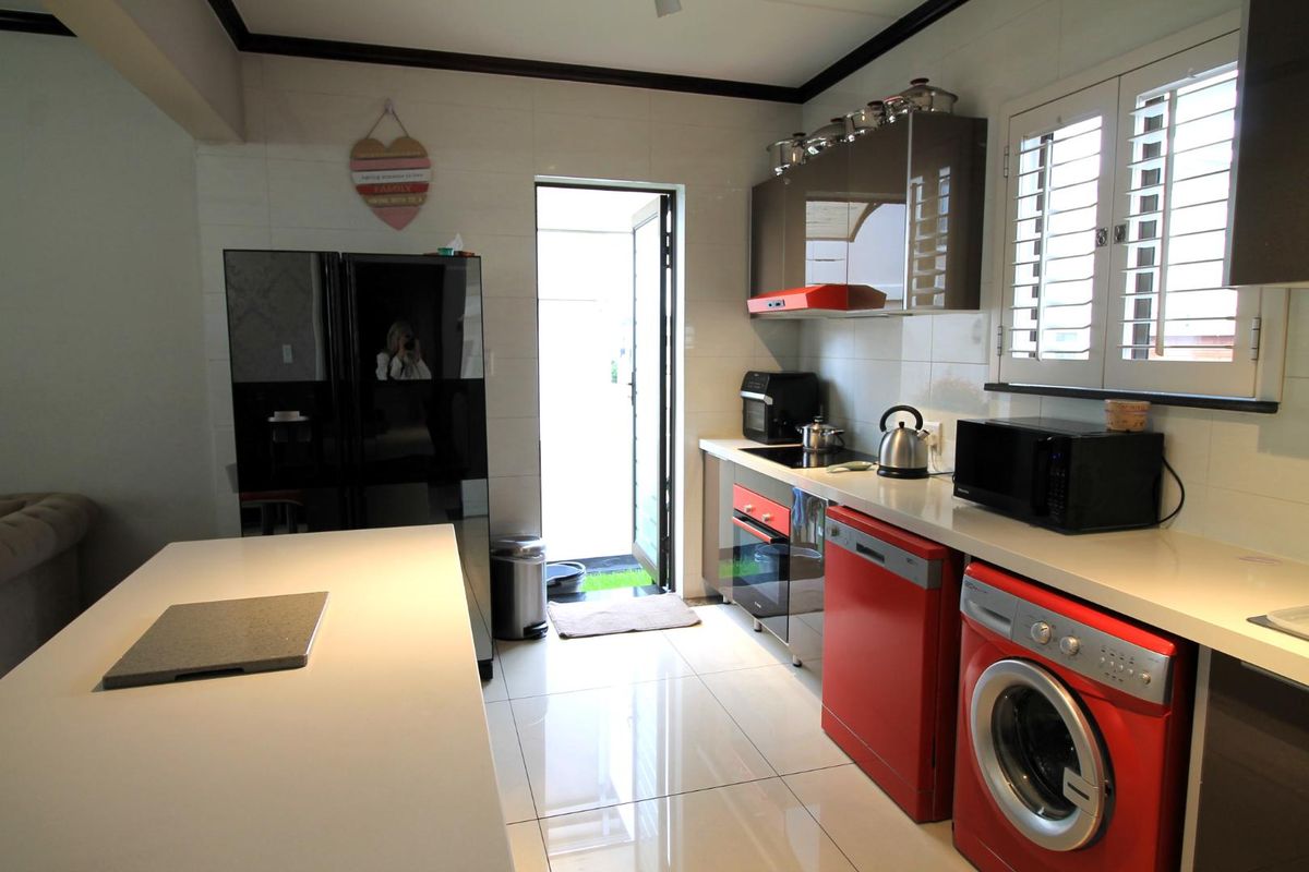 Charming Three Bedroom Family Home in Excellent Estate - Photo 5