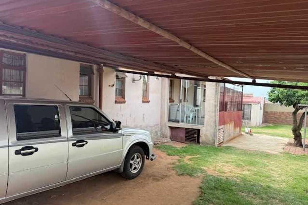 Versatile Family Home with Two Income-Generating Flats - Photo 4