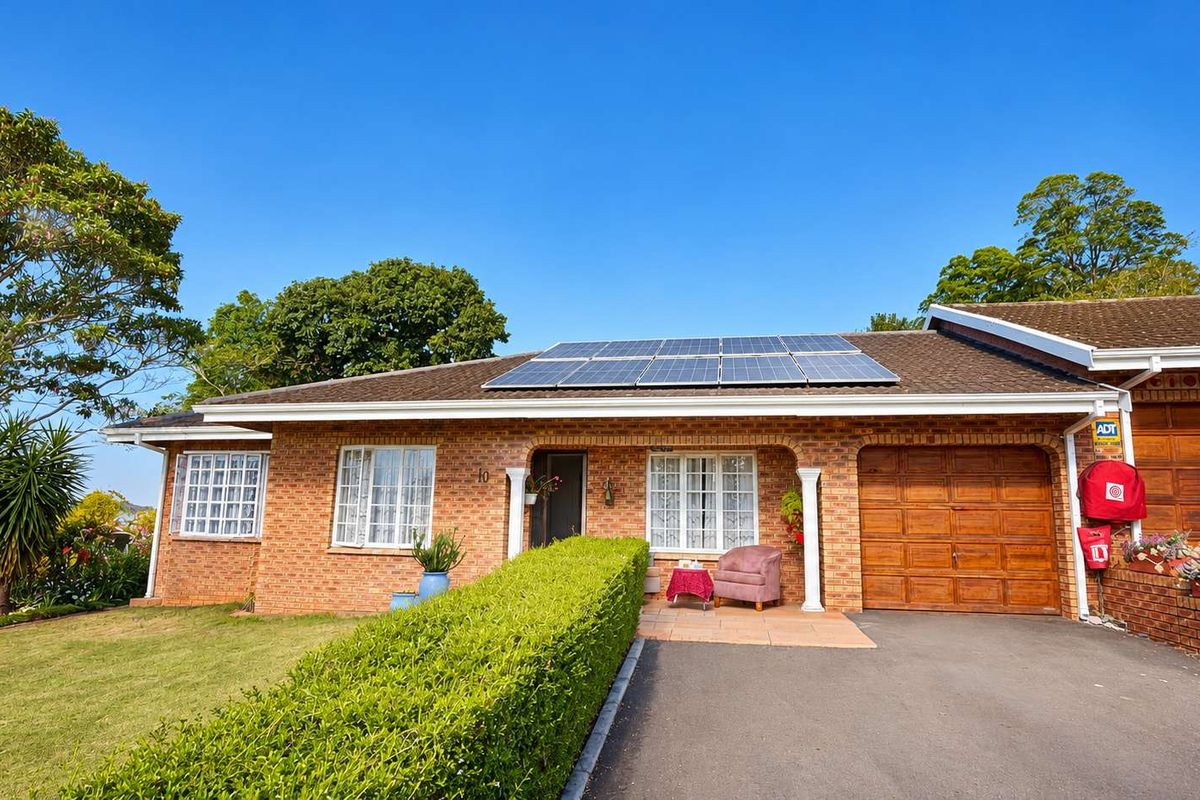 Peaceful over-50s living with solar, beautiful gardens and a lifestyle you can slow down into. - Photo 2