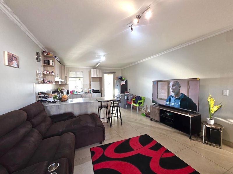 Peaceful Two-Bedroom Townhouse in Omeya Estate - Photo 4