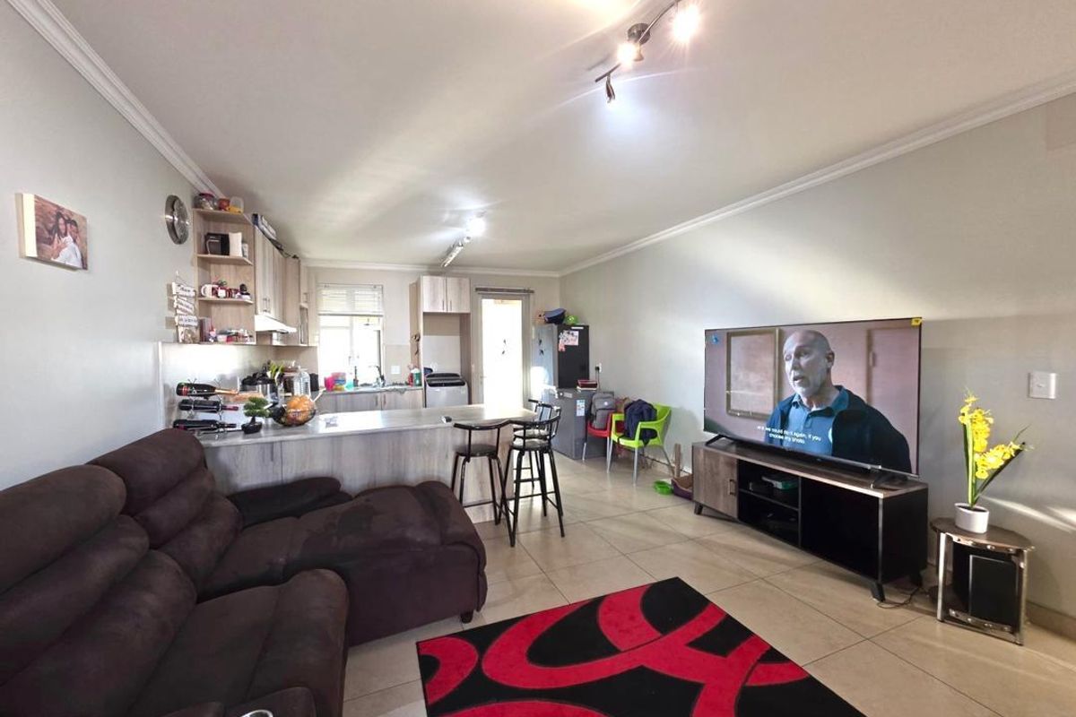 Peaceful Two-Bedroom Townhouse in Omeya Estate - Photo 4