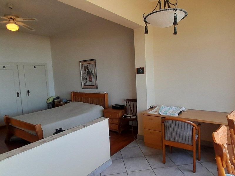 Prime Real Estate with Stunning Sea Views - Photo 4