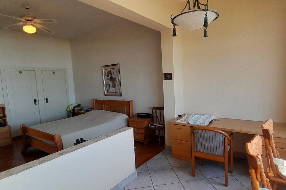 Prime Real Estate with Stunning Sea Views - Photo 4