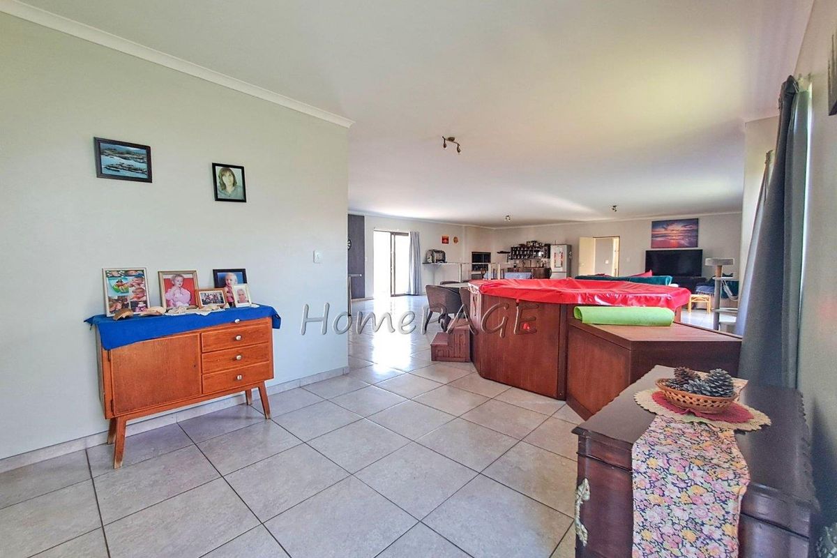 Meersig Ext 2, Walvis Bay:  3 Bedr Double Storey Home is for Sale - Photo 2