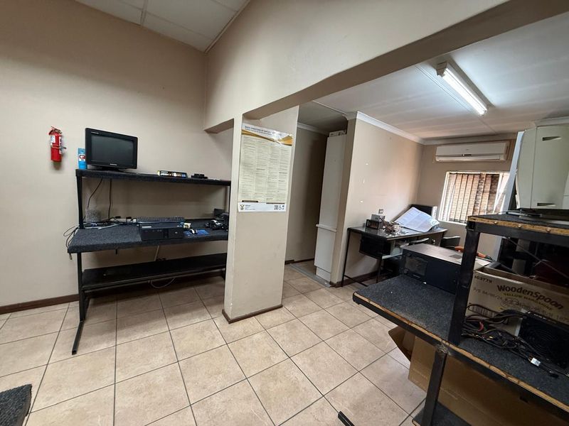 Rare 2-in-1 Office Opportunity in Westdene!!! - Photo 6