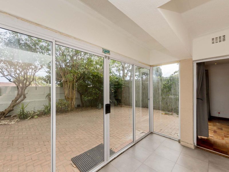 Outstanding Opportunity - Airbnb- & Pet Friendly,Spacious Garden Apartment with Garage - Photo 8